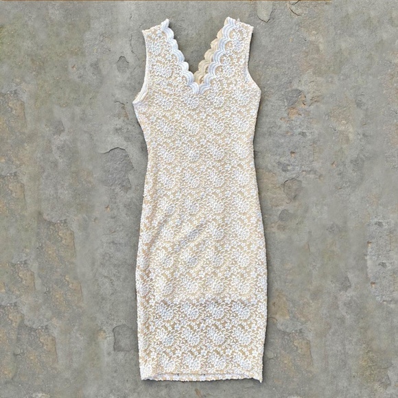 Vintage 1990's White Floral Lace Scalloped Hem Midi Dress - Picture 3 of 4